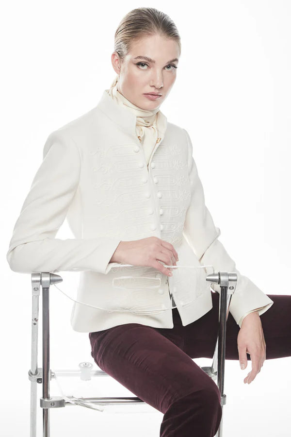 BLAZER BORDADO CON BOTONES BLANCO BIANCA