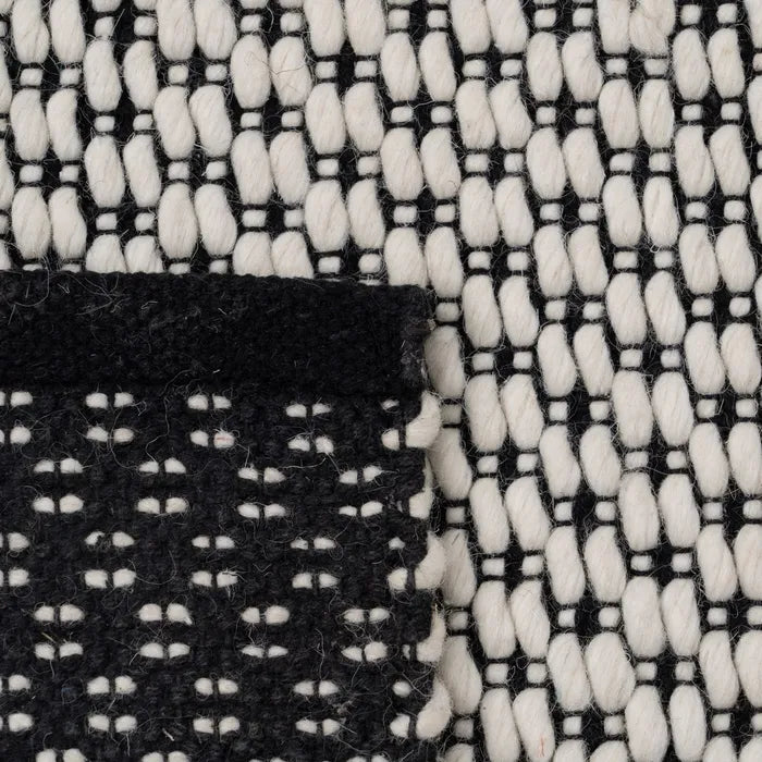 ALFOMBRA BLANCO-NEGRO TEJIDO DECORACIÓN GRANDE