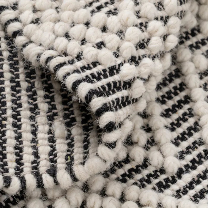 ALFOMBRA BLANCO-NEGRO TEJIDO DECORACIÓN GRANDE