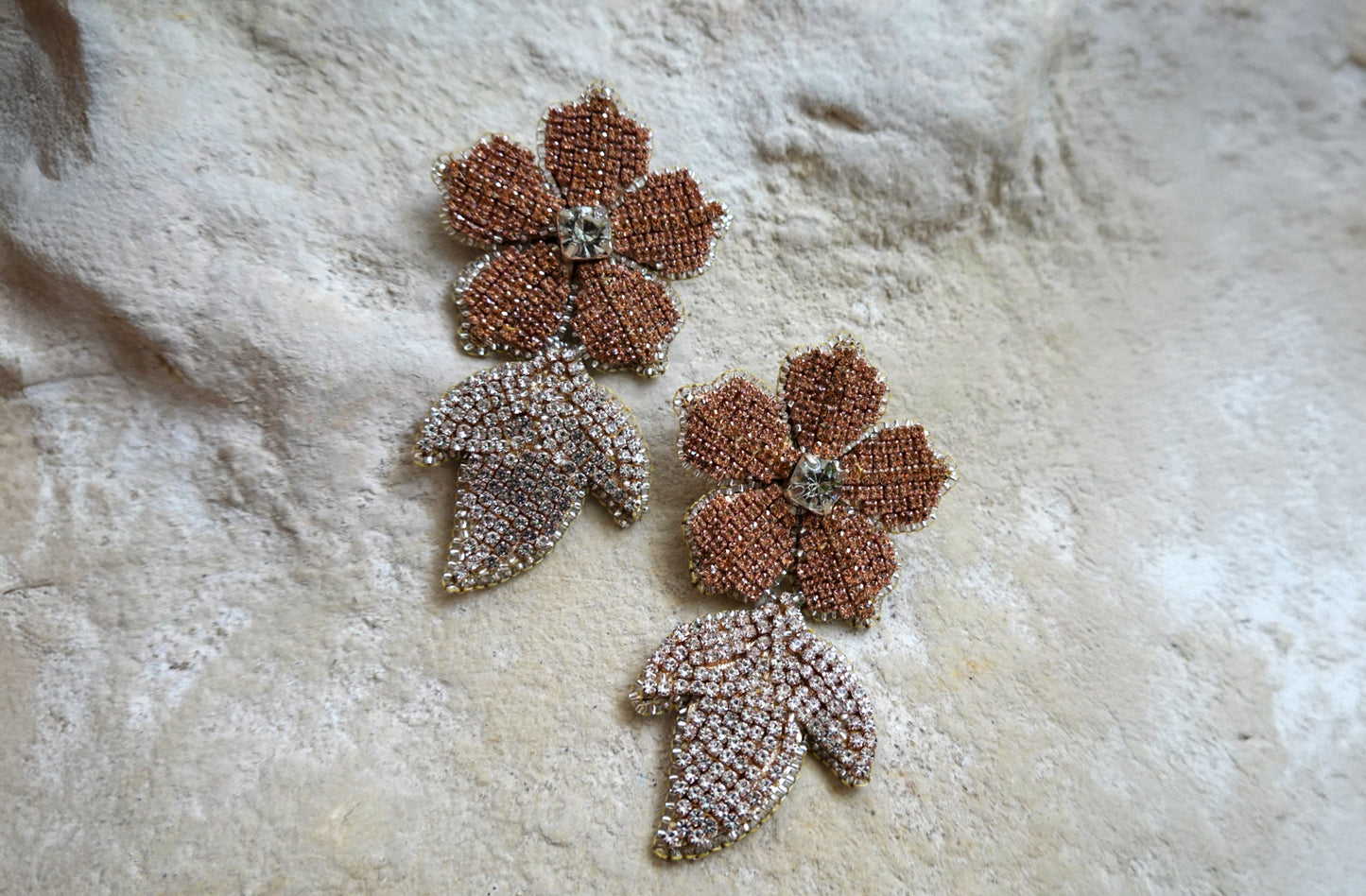 Aretes Camelia Dorada