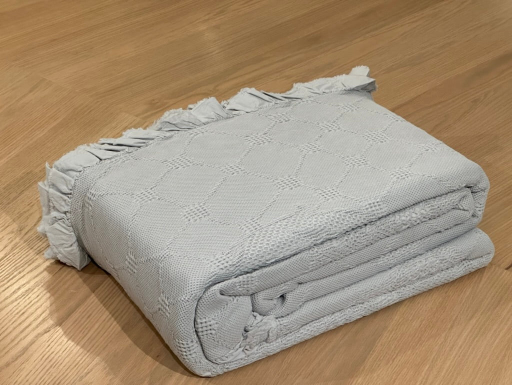 COLCHA ANAIS + VOLANTE GRIS 240X270
