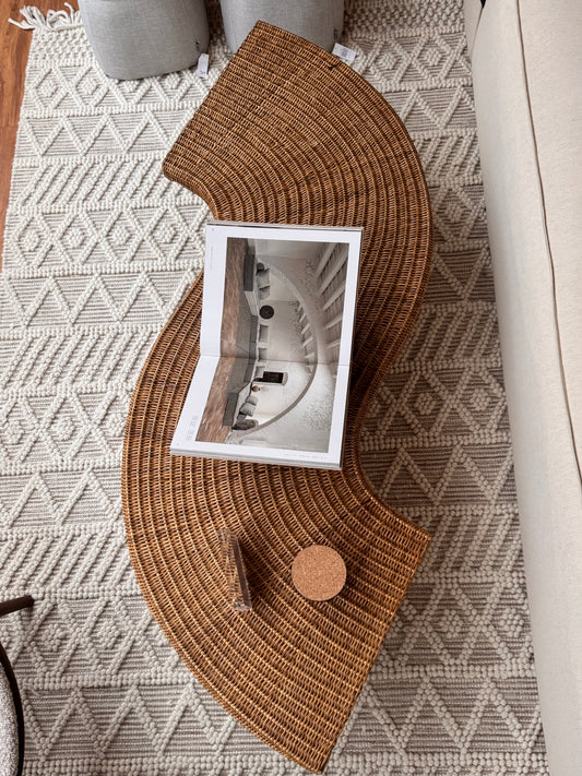 MESA ESTILO CON MANOS MIMBRE