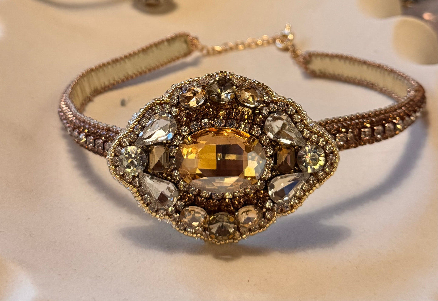 Choker cristales dorados