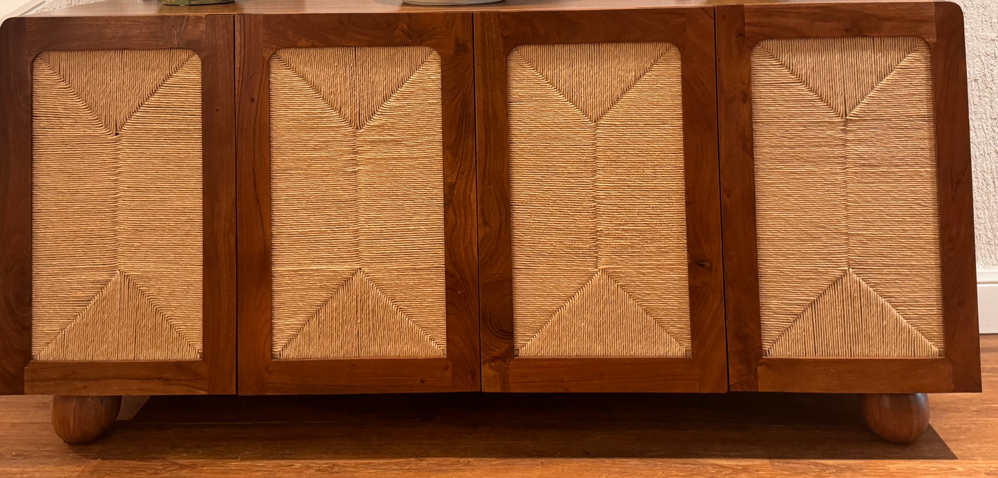 APARADOR SORI DE MADERA DE ACACIA CON PUERTAS DE YUTE NATURAL