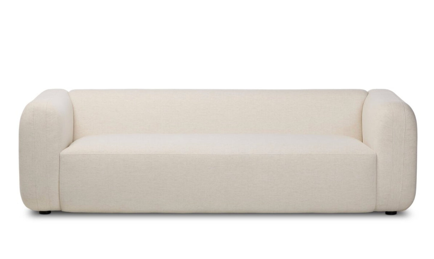 SOFÁ NARAS EN TELA CREMA CON PIES DE MADERA