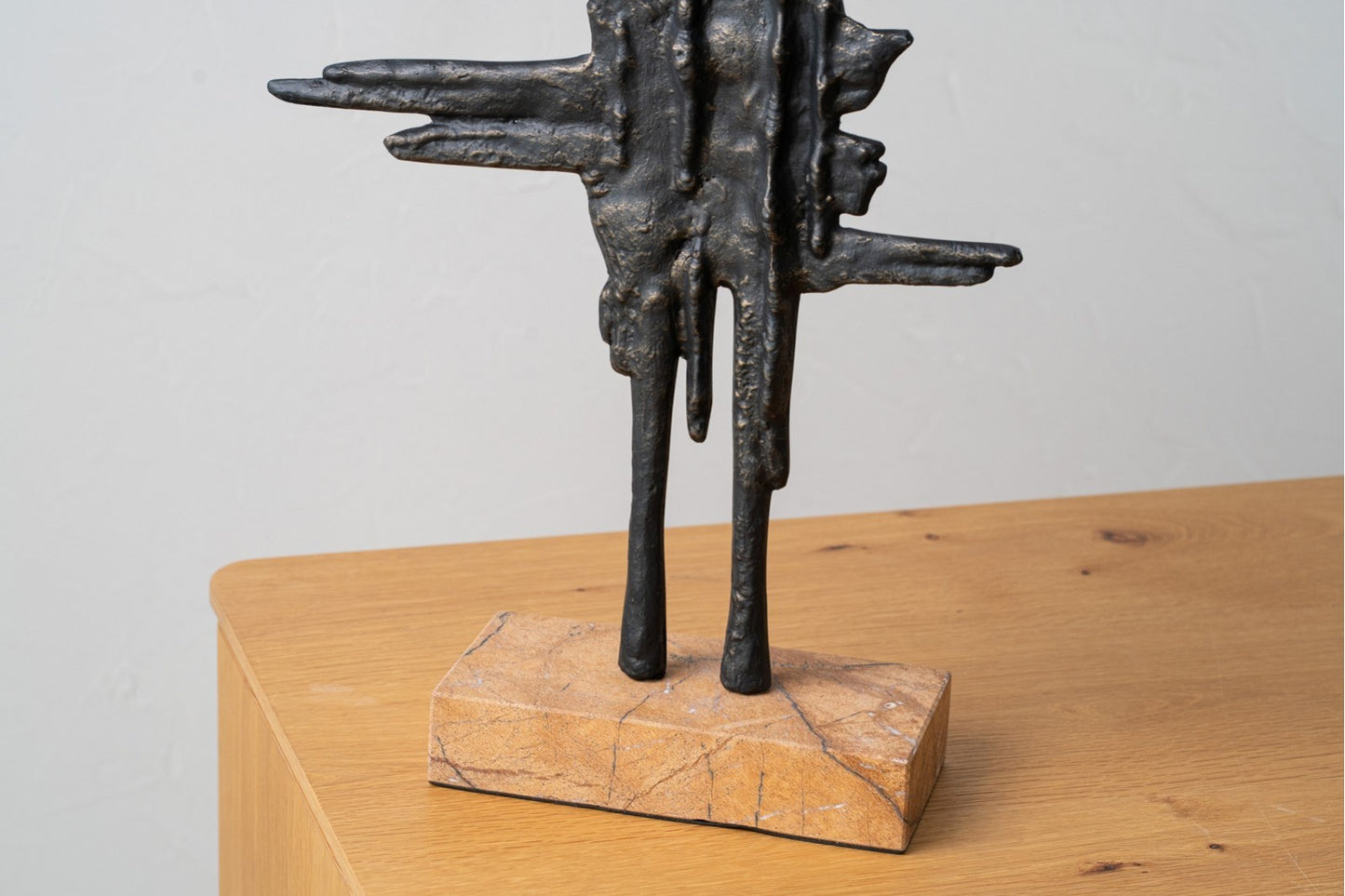 SCULPTURE ABSTRAITE N3. MÉTAL ET MARBRE