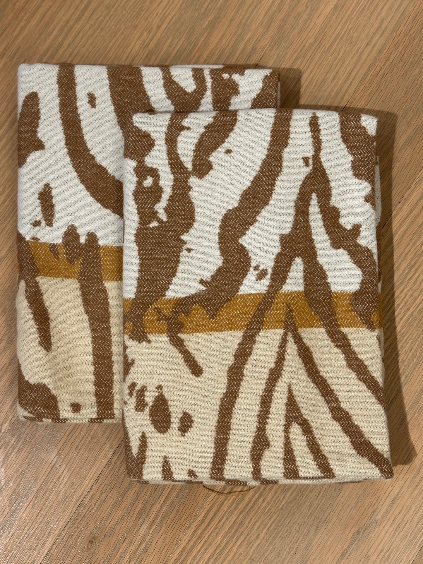 PAR DE FUNDAS COJIN LEO CARDADAS CAMEL