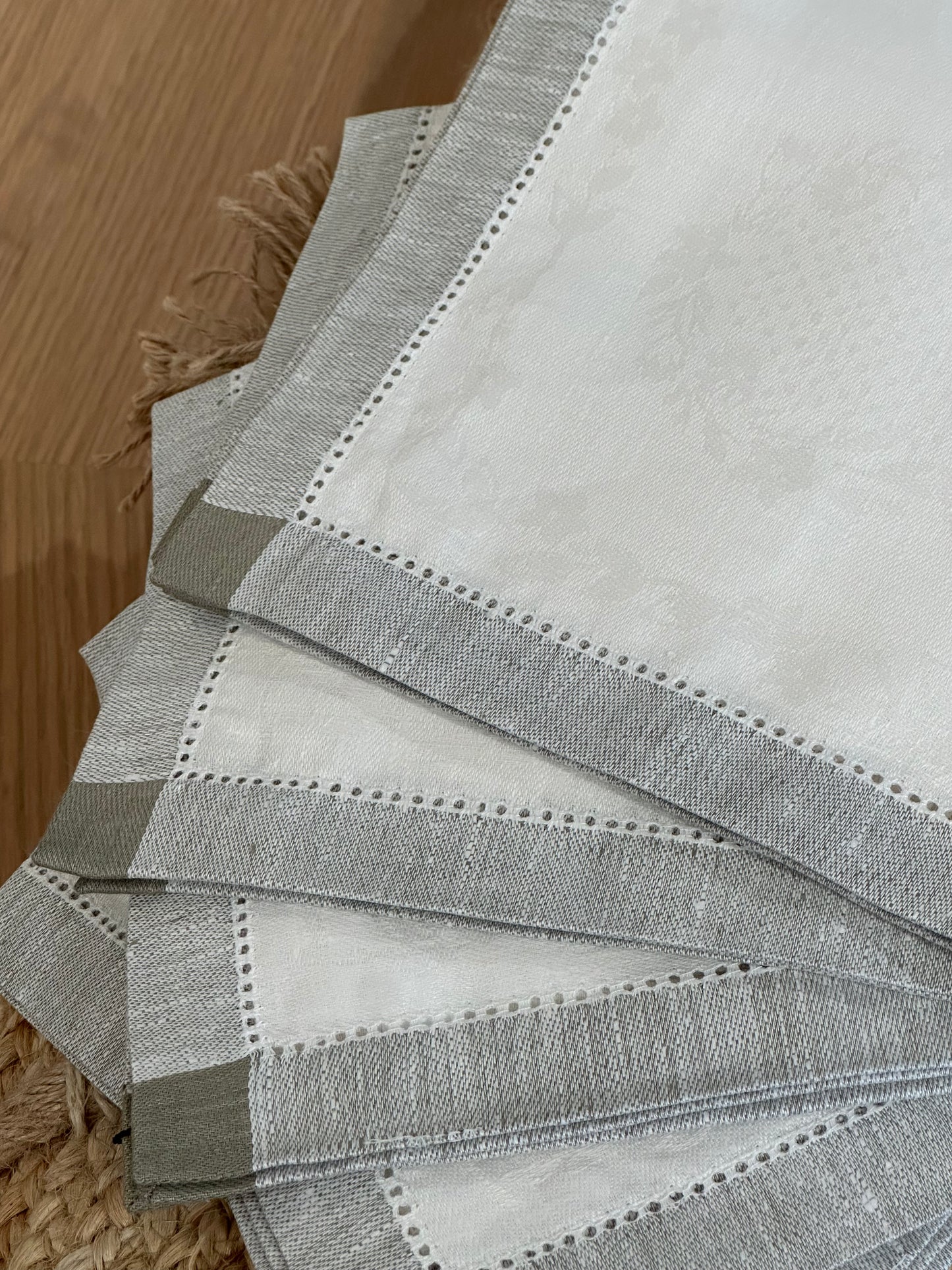 GUARDANAPO LINHO BLANCO CON BORDE GRIS