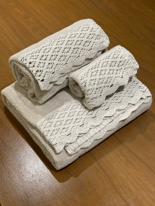 JUEGO DE BAÑO RENDA TOPO