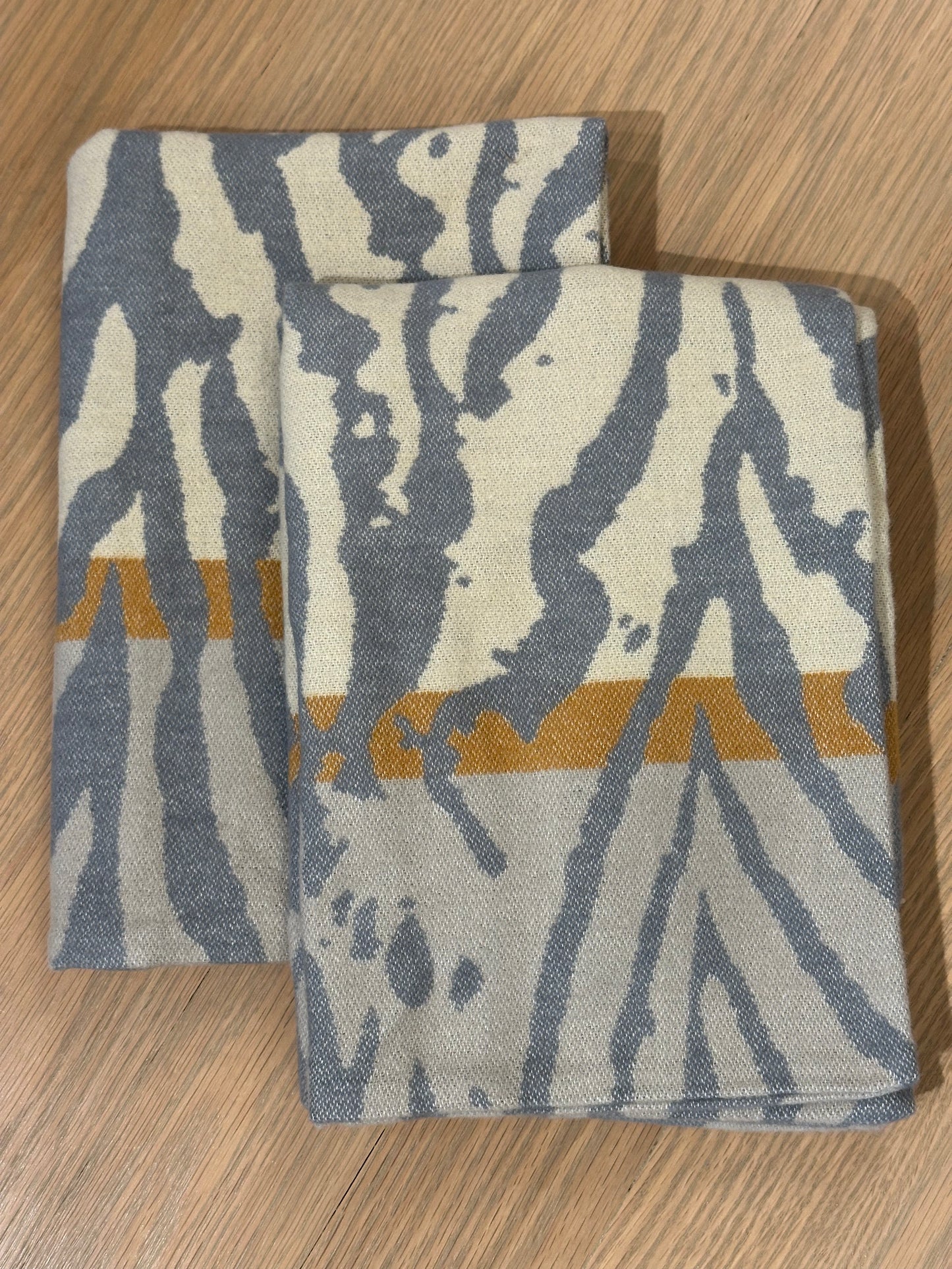 PAR DE FUNDAS COJIN LEO CARDADAS KHAKI 35X50
