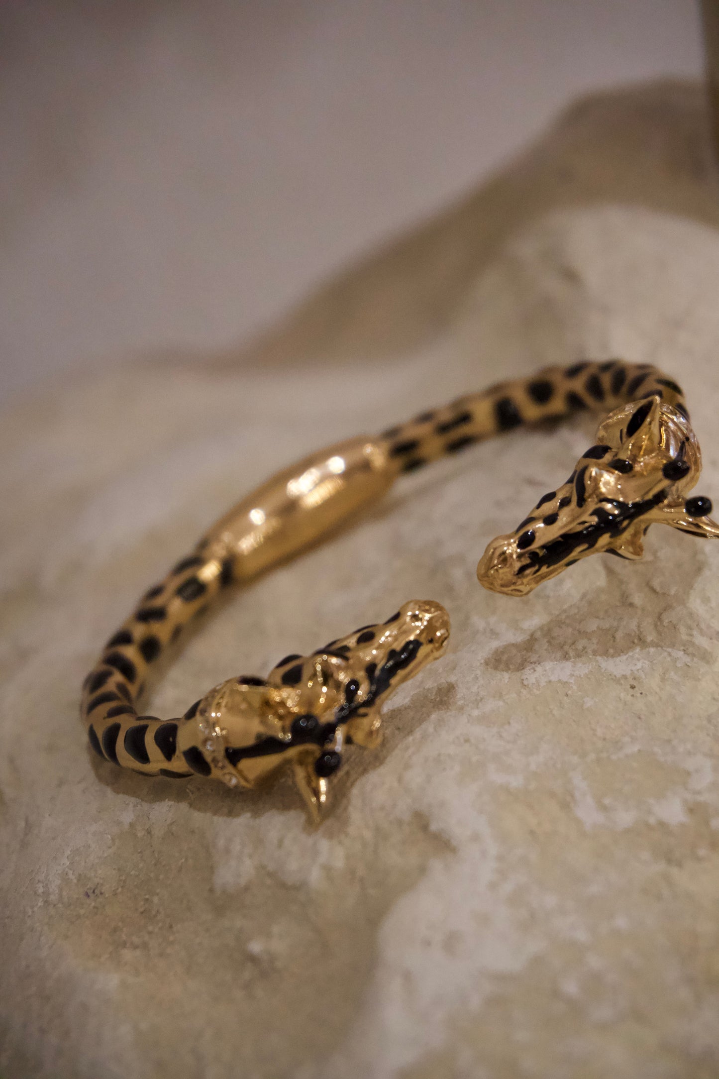 BRACELET JIRAFADORADO/NEGRO