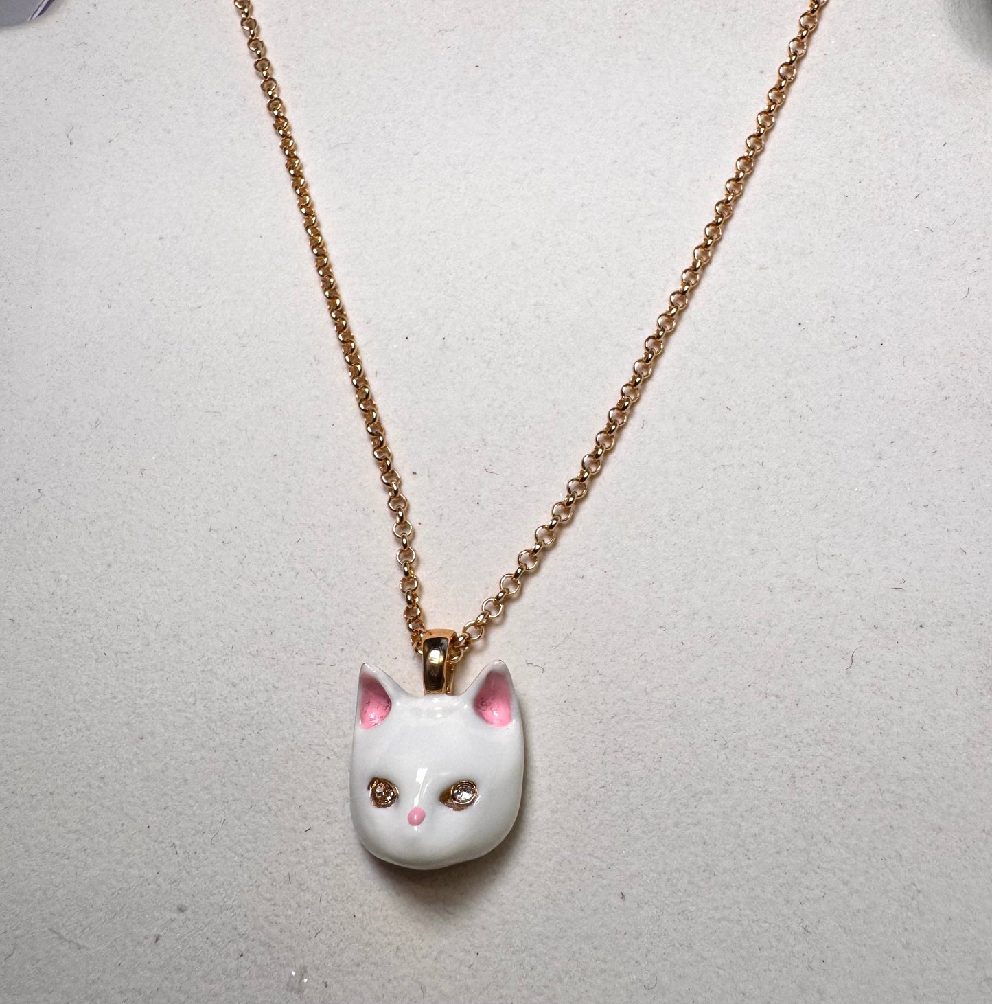 Colgante Gato Esmalte Blanco con Ojos de Cristal