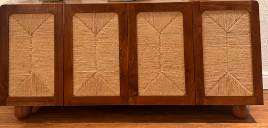 APARADOR SORI DE MADERA DE ACACIA CON PUERTAS DE YUTE NATURAL