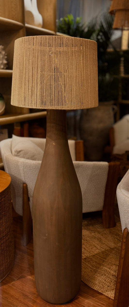 LÁMPARA DE PIE HURA ESTRUCTURA DE MADERA DE TECA NATURAL Y ABNORM