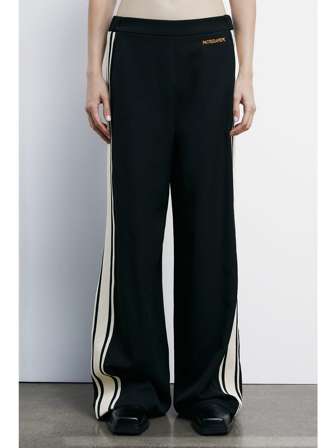 PANTALON CON RAYAS